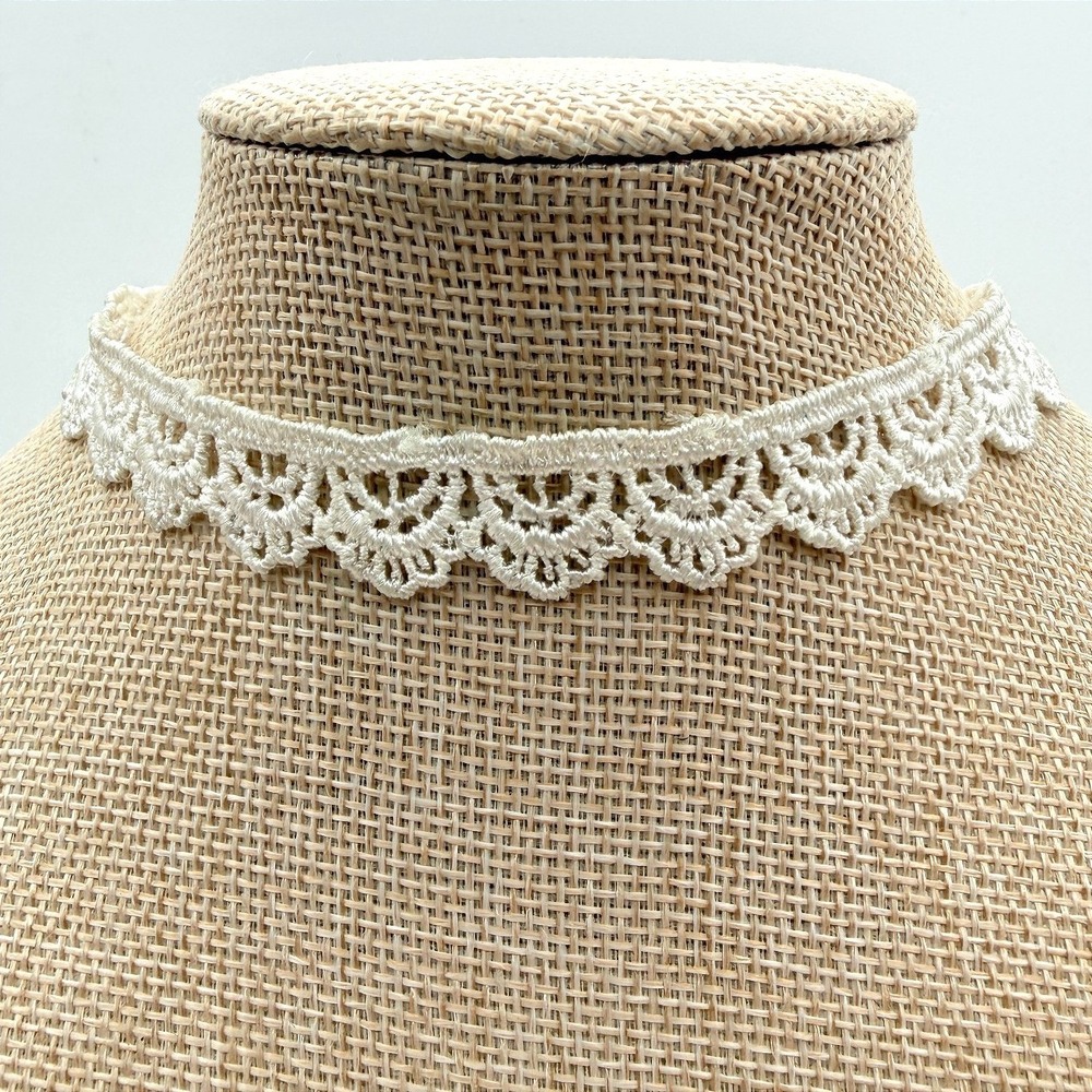 VTG Y2K Silver Tone Cream Lace Crochet Choker Necklace Women's Fashion Jewelry